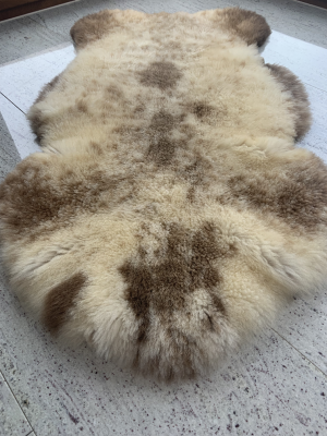Schaffelle - Meliert - Stracciatella - beautiful-meliert-stracciatella-sheepskin